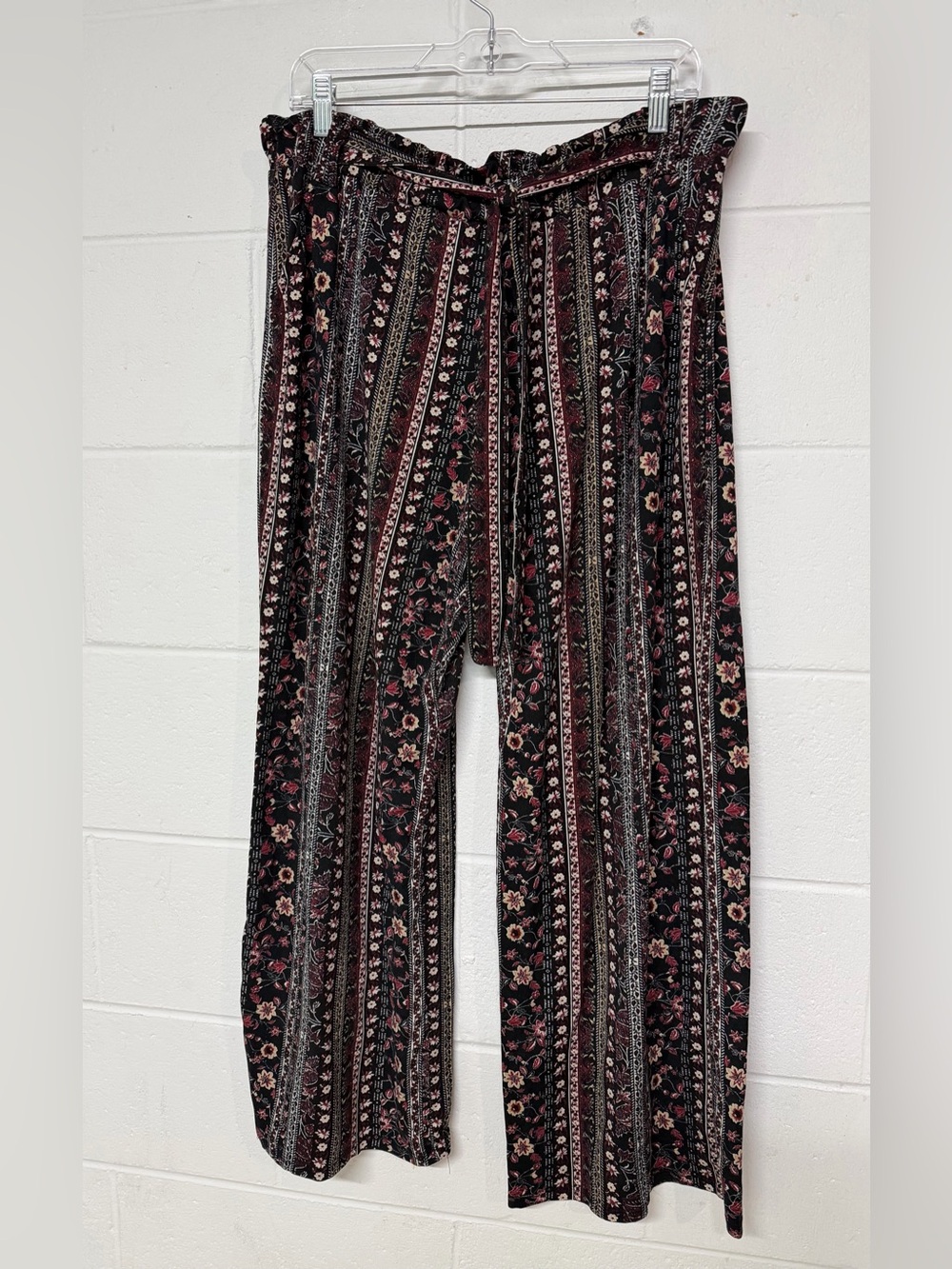 Studio Black Floral-Print Wide Leg Pants